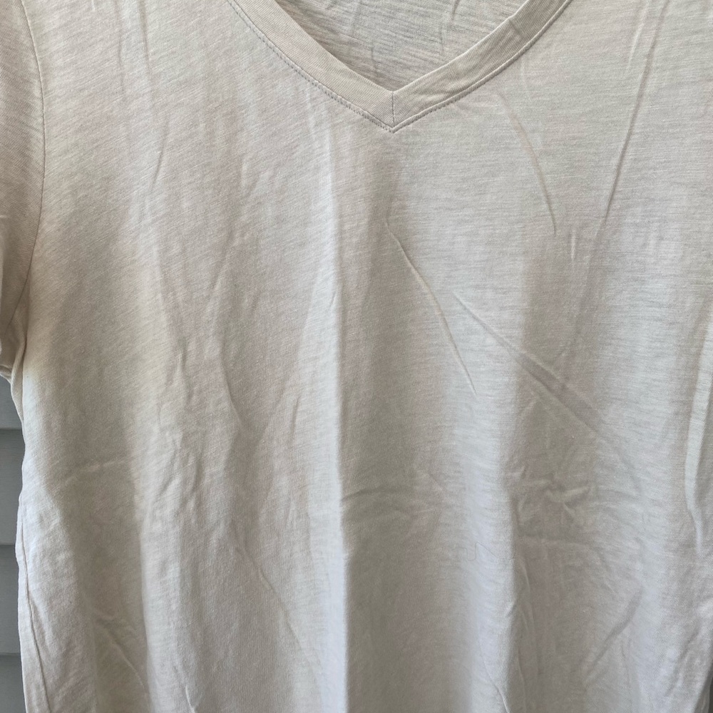 Old Navy Off-White Short Sleeve Relaxed Tee - Picture 3 of 7
